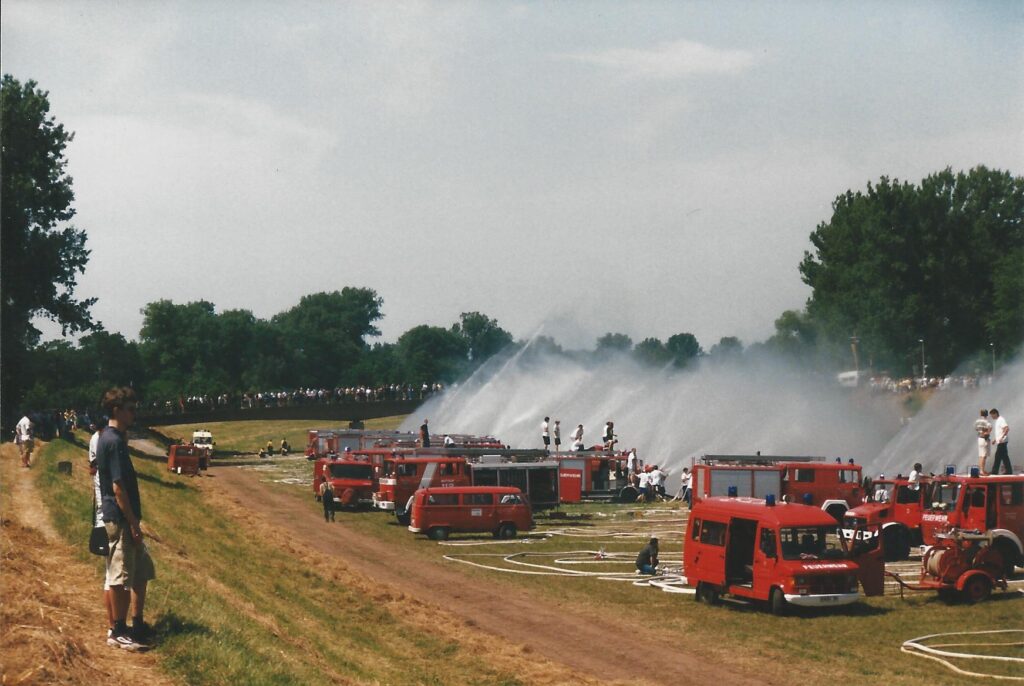Weltrekord der größten Wasserwand (1999) ©Feuerwehr Bischweier